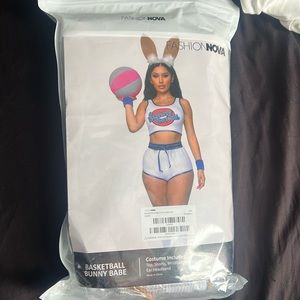 Lola Bunny costume. Size S/M. Never wormed.
